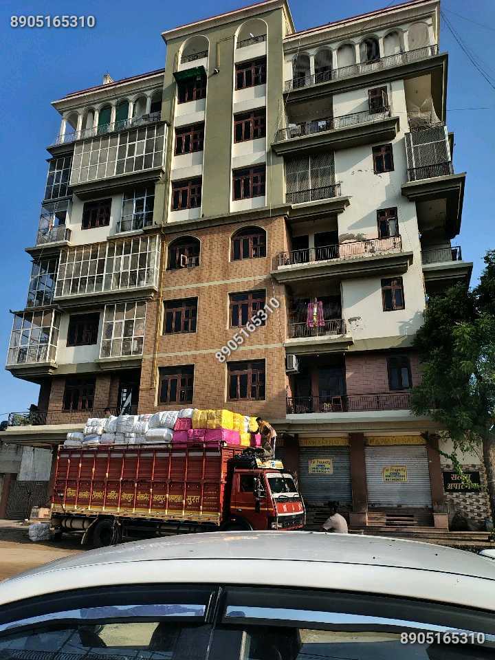 1 flat available.