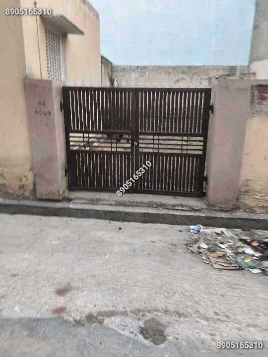222 gaj plot,polo ground ke pass.