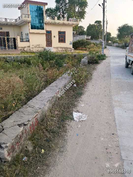 390 gaj plot, 3rasta,main road pe.